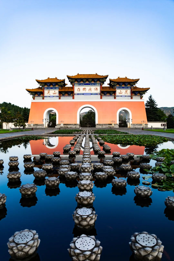 在唐代,建宁公主也曾在灵山寺出家为尼,这一制度也是我国佛教界的一大