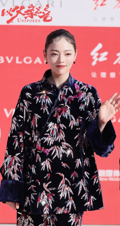 电影《以父亲之名》亮相北影节开幕红毯 张涵予全新形象引期待|以父亲