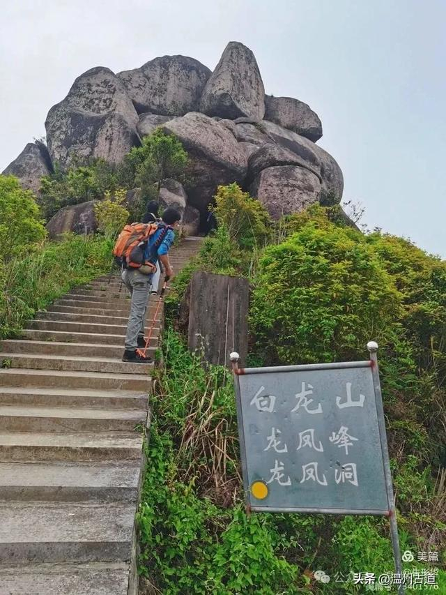九州岩是白龙山之最出名景点之一,四周怪石嶙峋,巨石横竖交错,砌墙似