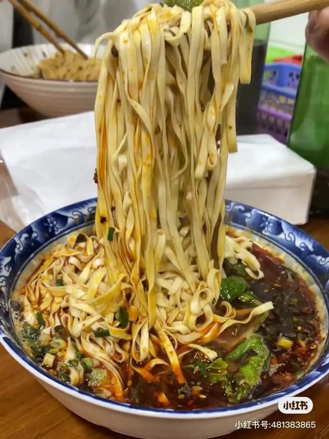 的棍棍面面条在达州也是相当拿得出手的美食除了砂锅米线达州人对粉面