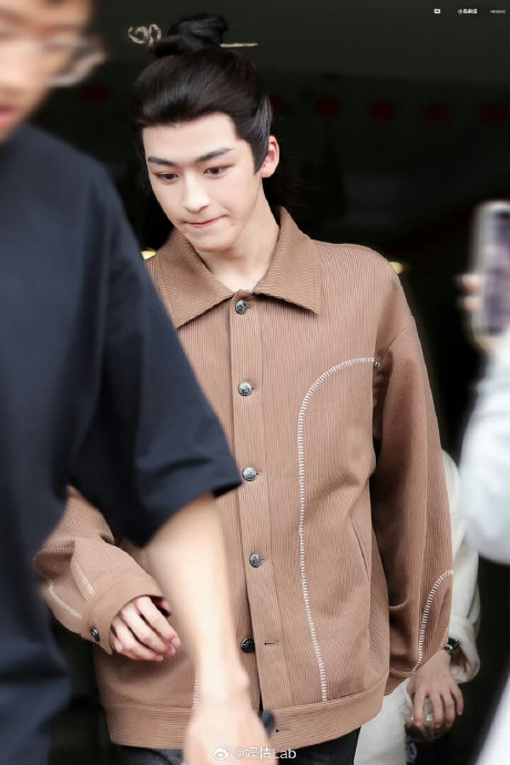 何洛洛_ning 客串的古装剧今日出妆 是剑眉星目的小公子