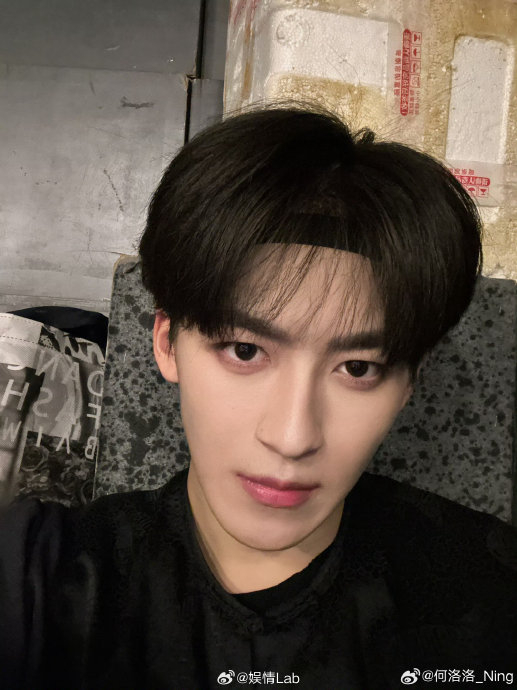 何洛洛_ning 客串的古装剧今日出妆 是剑眉星目的小公子