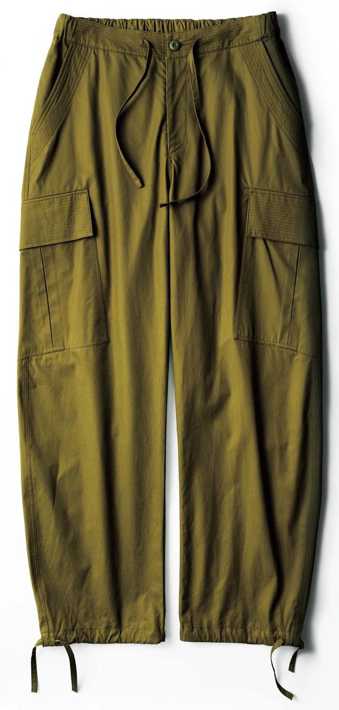 军装风工装裤,固定式调节带腰头,裤腿抽绳,忠实于正统军装细节,但就是