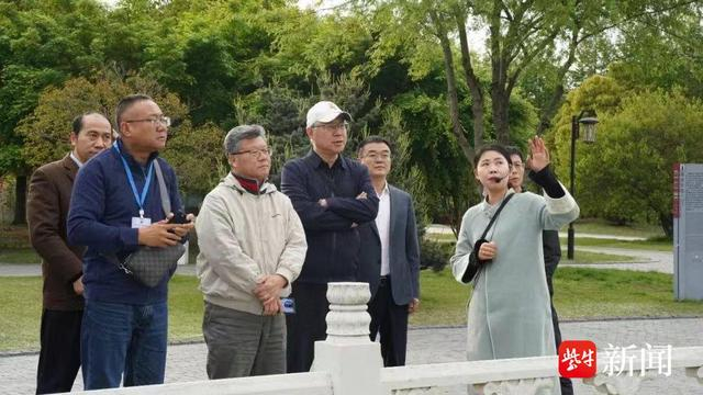 17日傍晚,采访团一行来到省华侨文化交流基地——西溪旅游文化景区.