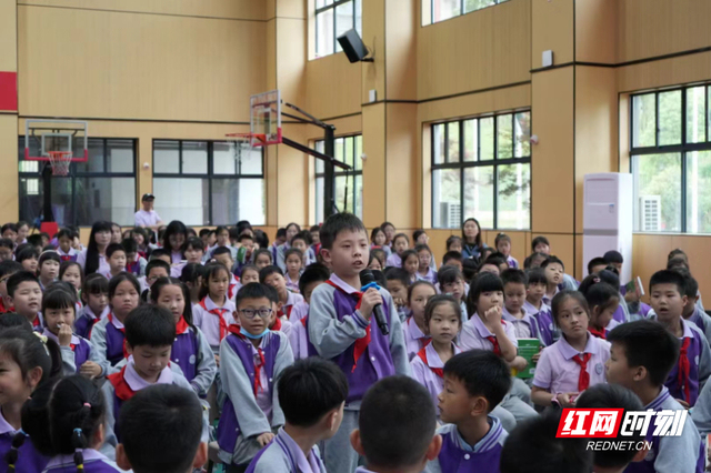 "动物小说大王"沈石溪与王仙小学学子共探生命与自然奥秘