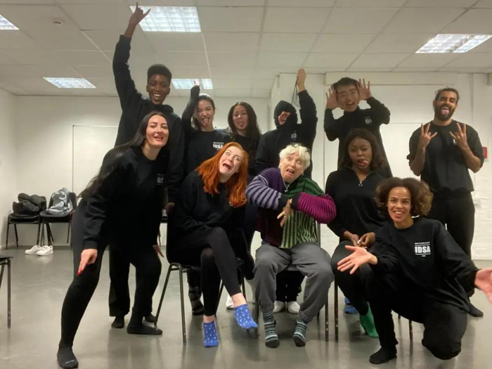 启涵表演班的同学和老师。（图｜受访者供图）