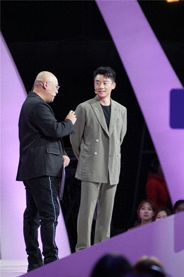 郑恺亮相《非诚勿扰》成新任"合伙人" 自曝属于"实打实过日子型"