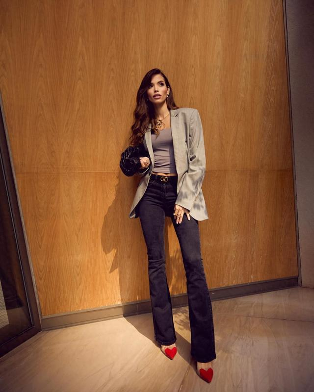 【社交秀】羡煞众人15卡卡与妻子拍甜蜜写真,大罗与妻子撒狗粮