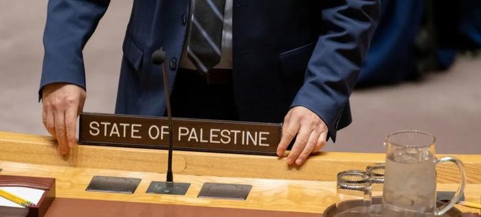 巴勒斯坦目前是联合国观察员国。图为巴勒斯坦常驻联合国观察员的桌牌。图源：联合国网站