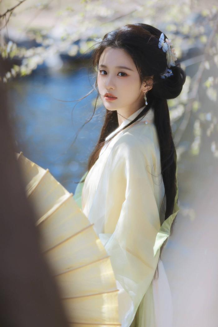 张慧雯绝美古风造型回归 网友:这不是舒适区是统治区!