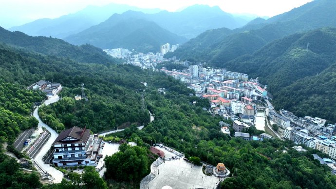 这里是甘肃省陇南市康县,来这里人实在过的踏实,请您保持心情舒畅!