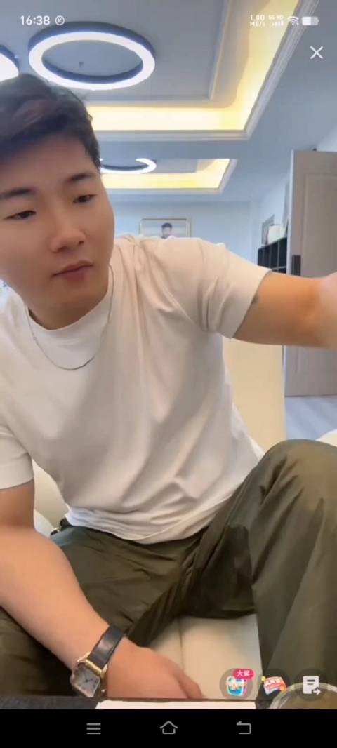 白小白直言直播不敢太低俗 怕影响前途 白小白直言直播想要有粘性