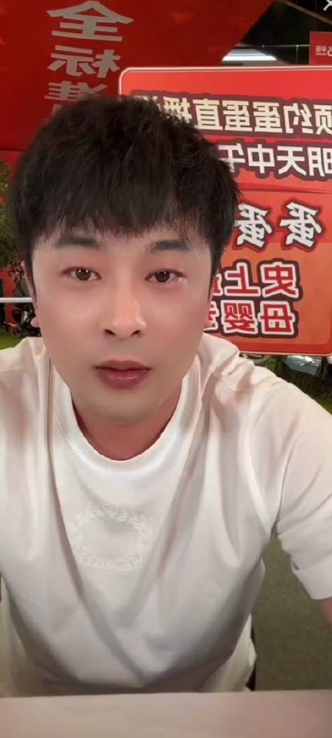 辛巴表示接受各大媒体的采访,主动约,揭露ks平台的情感剧本主播!