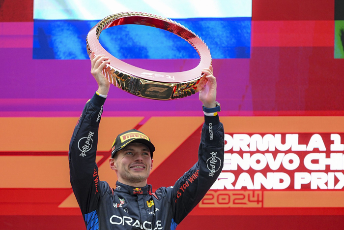 图说│f1中国大奖赛正赛:维斯塔潘夺冠,周冠宇获第14名