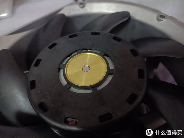9gv5748p5m拆解内部图赏,17cm厘米暴力风扇性能巨兽