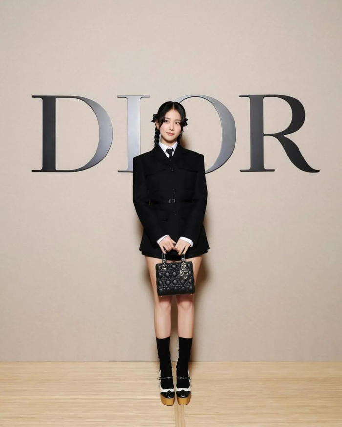 lisa近400万美元豪宅内部曝光,jennie联名gentlemonster眼镜又要炒出"