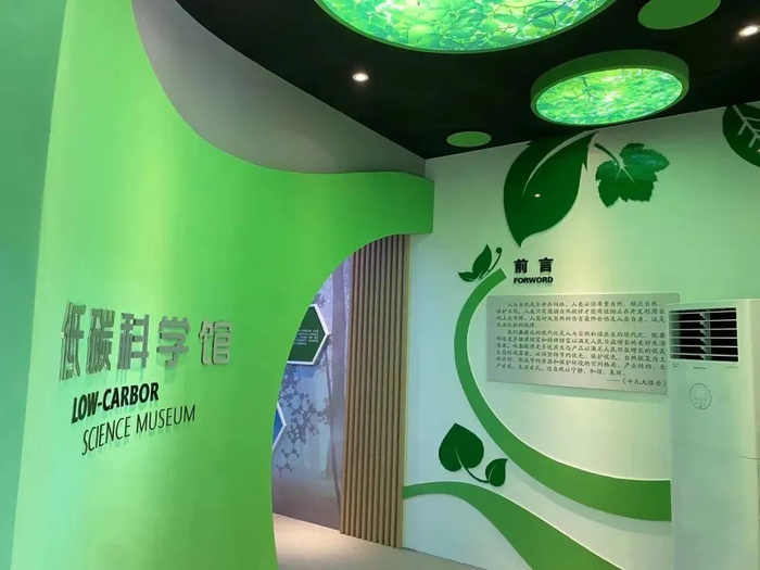 低碳科学馆设置了很多互动闯关游戏,正确垃圾分类,节约用水,低碳减排