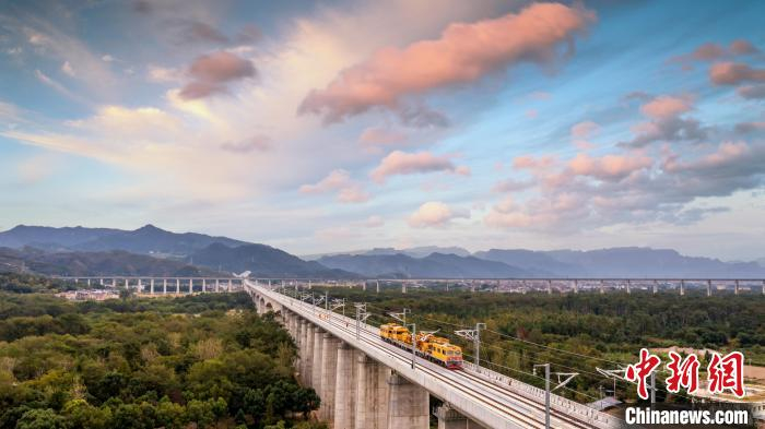 杭温高铁迎新进展 全线接触网架设贯通