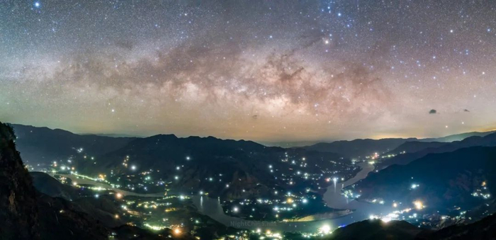 恰似繁星遇灯火 | 夜空中国