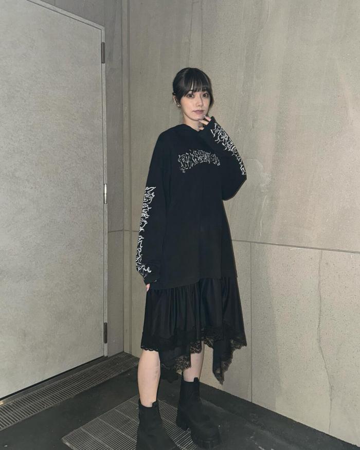 「宫下玲奈」直播晒"倒钩,巴黎世家"!又一个暗黑潮流女神诞生了.