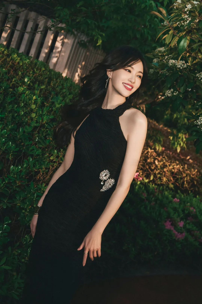 李昂昂朋友圈丨章子怡魏大勋优雅大方,刘亦菲王嘉尔摩登个性