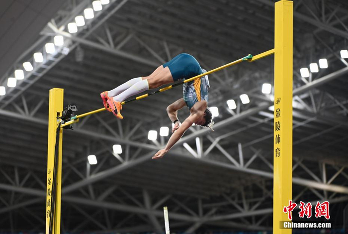 4月20日晚,世界田联钻石联赛厦门站男子撑竿跳高决赛,瑞典撑竿跳名将