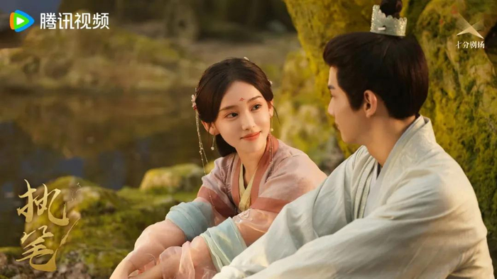 短剧《执笔》剧照目前,短剧行业发展呈现两极趋势,一是瞄准下沉市场