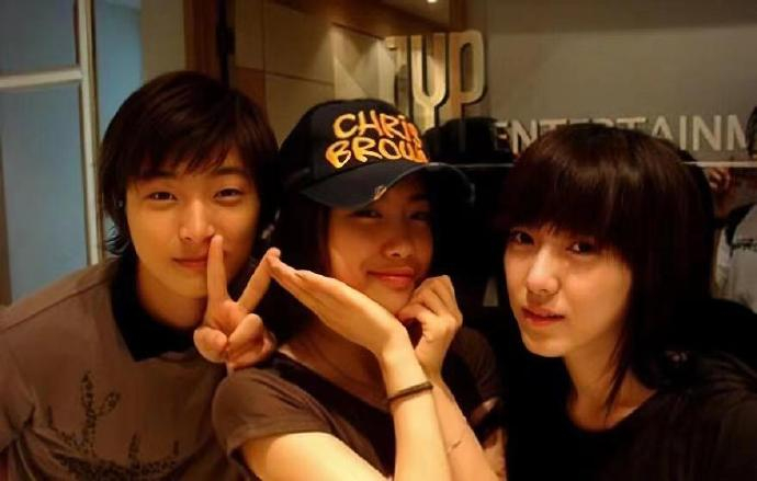 竟然还有没见过的刘忻孟佳尼坤合影旧照