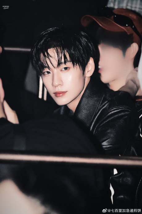 余景天这组照片好帅