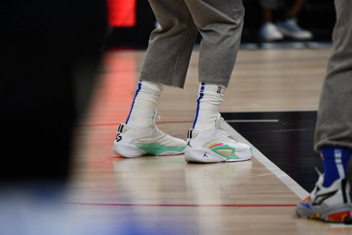 东契奇今天上脚了个人第三代签名球鞋jordan luka 3,感觉颜值如何呢?