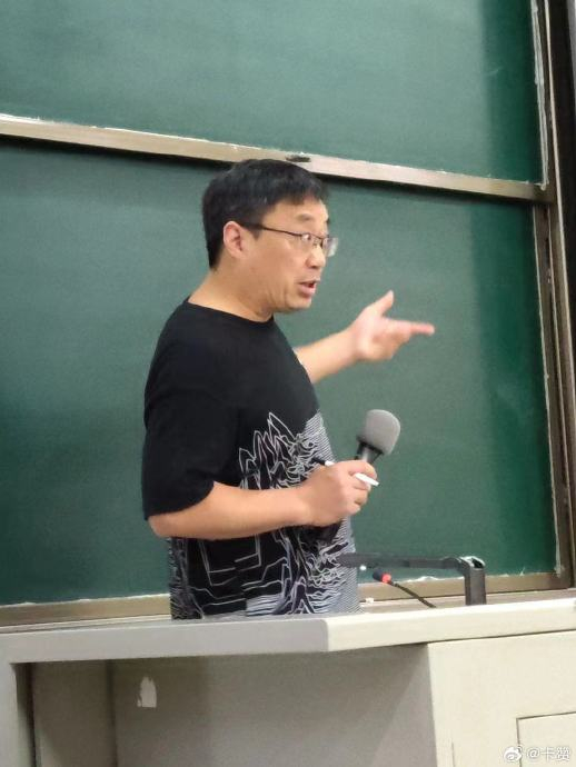 近日,知名儿童文学作家汤家凤因其作品温馨动人,富有教育意义而入选"