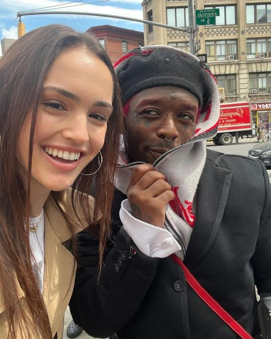 lil uzi vert与过节的粉丝一起合影