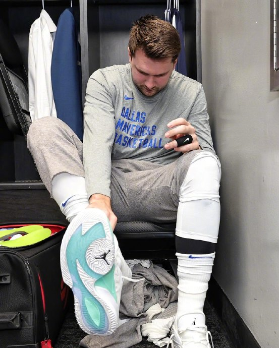 东契奇今天上脚了个人第三代签名球鞋jordan luka 3,感觉颜值如何呢?