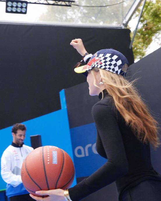 谷爱凌@青蛙公主爱凌 闪耀亮相f1中国大奖赛现场,她在instagram晒出