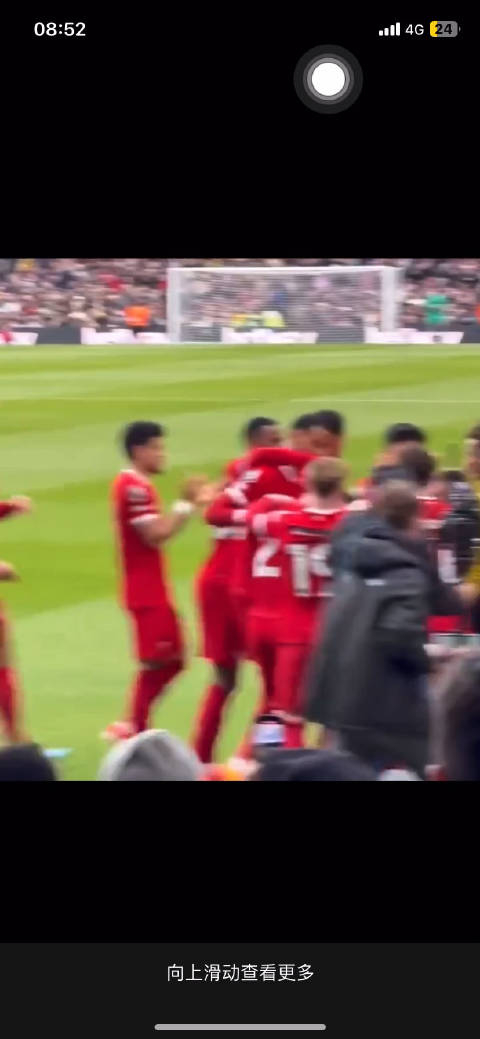 友军误伤还是太激动落泪了 萝卜脱离庆祝大队蹲下掩面