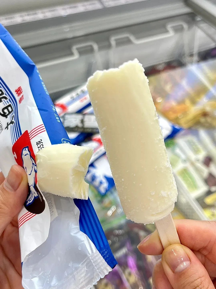 上海百年品牌·光明雪糕,鲜牛乳冰淇淋浓郁丝滑,大白兔雪糕醇厚童年味