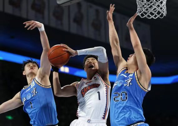 纵观cba|找回胜利之匙,年轻的上海大鲨鱼露出利齿