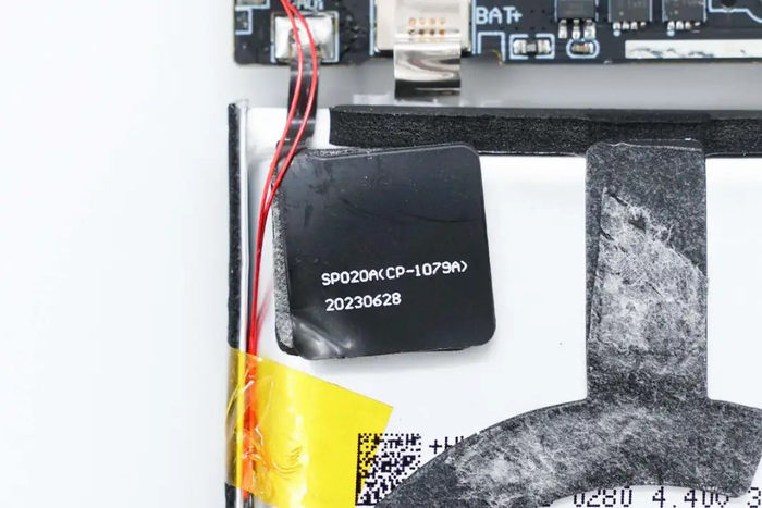 拆解报告:闪极10000mah磁吸无线充移动电源