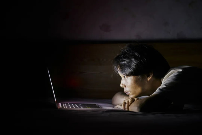 二三十岁加过的班,还能伤到50岁的你|熬夜_新浪新闻