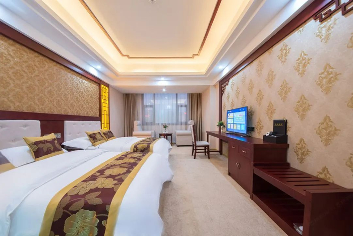 住宿:携程3钻酒店标间,两人一间住宿保障* b*全程采用1:10高师生配比