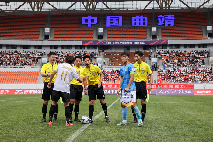 本轮比赛，曲靖体育公园体育场观战的球迷达到21860人。