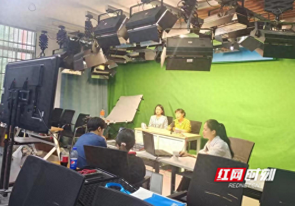 公益直播课进社区   倡导居民健康生活