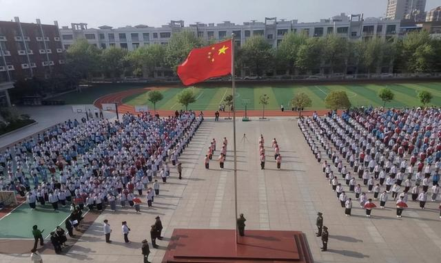 商丘市梁园区"我是老兵"护旗队走进区前进小学教育集团昆仑路校区