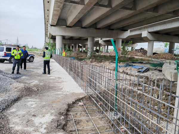 江苏交通执法部门开展道路安全隐患排查,确保“五一”期间道路安全畅通|高速公路|江苏省|五一_新浪新闻