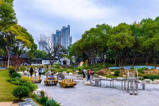 公园三期,北起杏春桥,南至芙蓉大道,西至通江路,东至梅园路(环城西路)