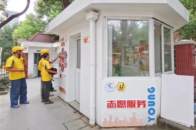 市民合力抬车救出伤者的外卖骑手们找到了|外卖|骑手|孙晓伟_新浪新闻