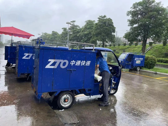 全力以赴,广东邮政快递业迎战暴雨