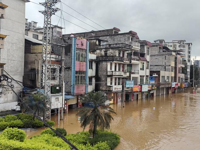 直击肇庆怀集县救援一线:内涝积水逐渐退去,干部群众加快恢复生产生活