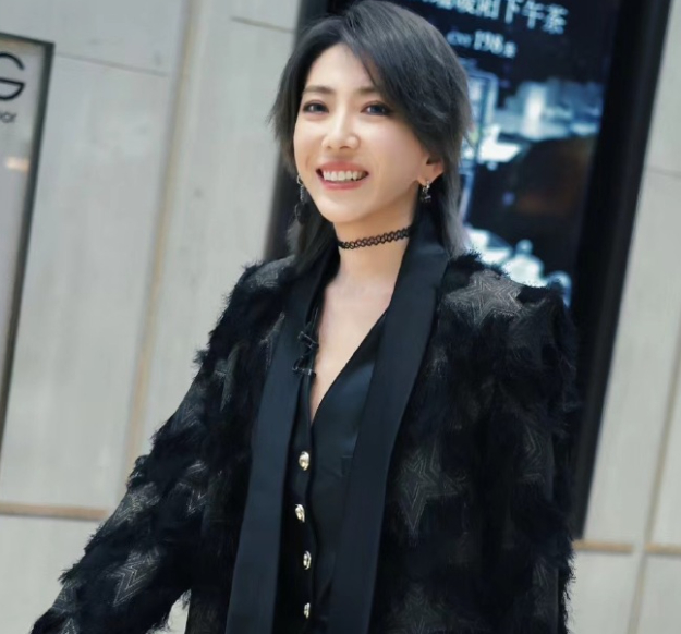 刘忻和王栎鑫是前任?戚薇口碑面临大翻车?张艺兴捆绑exo?