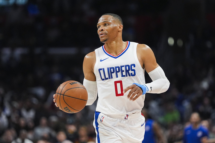 威少半场6中4贡献10分3板2断 正负值 13|拉塞尔·威斯布鲁克|快船|nba